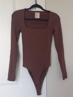 Square Neck Long Sleeve Bodysuit in Warm Brown
